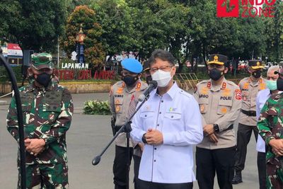 Hadapi Covid-19, Menkes Sebut Butuh Persenjataan dan Pertahanan Kuat TNI-Polri