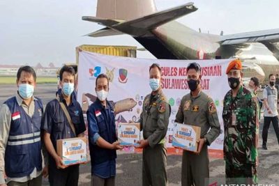 TNI AU Kirim 5 Ton Bantuan dari Jawa Tengah ke Mamuju dengan Pesawat Hercules