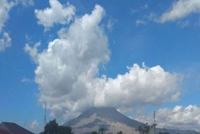 Awan Panas Guguran Gunung Sinabung hingga Satu Kilometer, Suhu Udara 18 Derajat Celcius