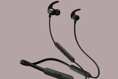 Earphone Nirkabel Boat Rockerz 255 Pro Plus Meluncur di India