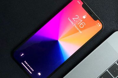 Apple Dikabarkan Rilis iPhone Layar Lipat Pertama dengan Kaca Khusus Awal 2023