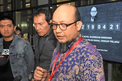 Tanggapi Pelaporan Dirinya, Novel: Aneh dan Tak Penting