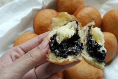 Roti Goreng Isi Cokelat Camilan Siang Hari yang Bikin Nagih