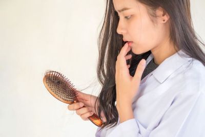 Jangan Stres, Salah Satu Cara Biar Rambut Kamu Sehat Lebat dan Tidak Rontok