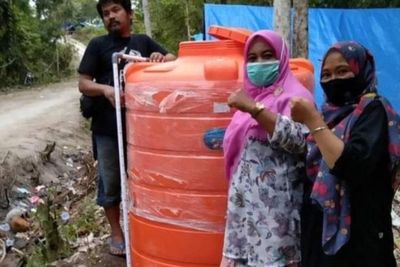 Tiga Pekan Kesulitan Stok Air, Relawan dan Korban Gempa Majene Bangun Sarana Air Bersih