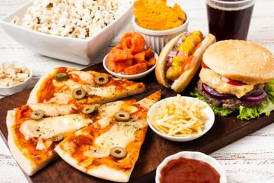 Buat Wajah Menua, 4 Makanan Ini Jangan Sering-sering Dimakan ya!