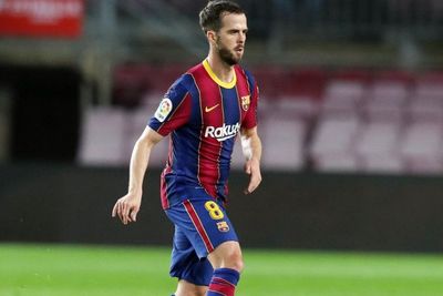 Kerap Hangatkan Bangku Cadangan Barca, Miralem Pjanic Mulai Frustrasi: Entah Apa Alasannya