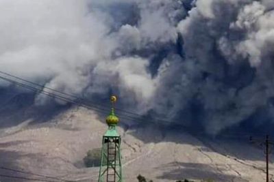Berstatus Level III, Gunung Sinabung Kembali Guguran Abu dengan Ketinggian 300 Meter