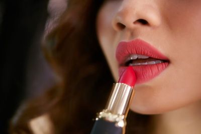 Bosan Pakai Lipstick Warna Merah Terus? Cobain Warna Alternatif Lain dari Brand Ini!