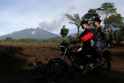 Abu Vulkanik Gunung Raung Mulai Reda, Petugas: Semoga Kondisinya Segera Pulih