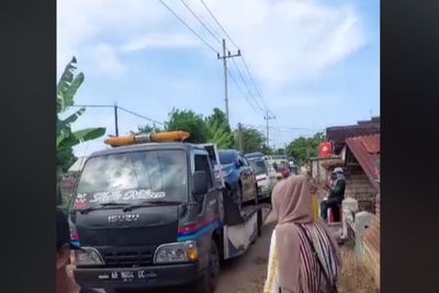 Viral Satu Kampung Beli Mobil Usai Tanah Dibeli Pertamina, Netizen: Pray for Tuban
