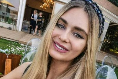 Karena Terlalu Cantik, Wanita Ini Terpaksa Mengundurkan Diri Dari Pekerjaannya