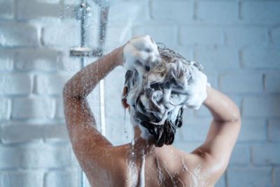 Penyebab Rambut Susah Kering Setelah Keramas