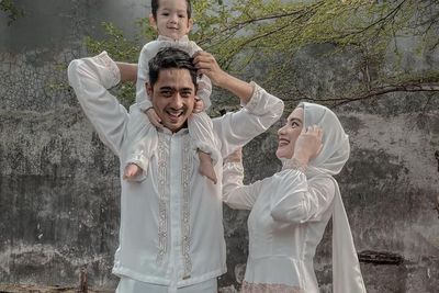 Arya Saloka Pamer Foto Bahagia Bareng Istri dan Anak, Bikin Netizen Baper
