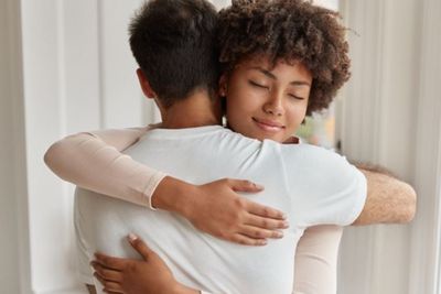 Apakah Pasanganmu Benar-benar Mencintaimu dengan Setulus Hati? Begini Cara Mengetahuinya!
