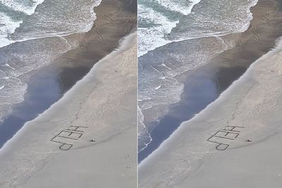 Sebelum Pingsan, Pria yang Tersesat di Daerah Terpencil Ini Tulis HELP di Pinggir Pantai