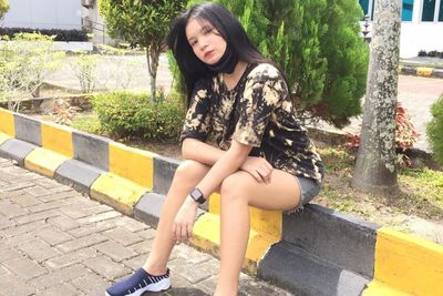 Cewek Berparas Cantik Ini Bisa Gerakin Benda Tanpa Menyentuhnya, Kok Bisa Ya? Ilmu Hitam?