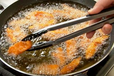 Biar Lebih Renyah Sedap, Ketahui Jenis dan Teknik Menggoreng Makanan Sesuai Jumlah Minyak