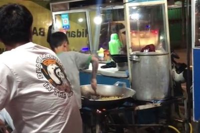 Viral Bocah Penjual Nasi Goreng Bikin Tertampar , Netizen Salfok ke Gerakan Tangannya