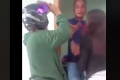 Heboh Istri Sah Labrak Pelakor dan Suami di Kosan, Suami Bela Pelakornya, Netizen Emosi