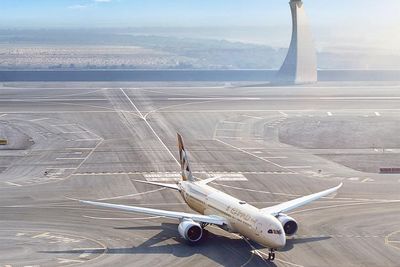 Gandeng Seniman, Etihad Airways Sulap Suku Cadang Pesawat Usang Jadi Karya Seni