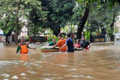 Kantor Kelurahan Bangka dan Pemukiman Warga di Mampang Prapatan Terendam Banjir 1,5 meter