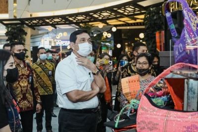 Hadiri Pameran Kreatif Toba, Menko Luhut Minta Masyarakat Kenali Potensi Wisata