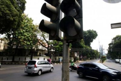 Kabel Listrik Hilang, Lampu Lalu Lintas di Jalan KH Ahmad Dahlan Kota Padang tak Berfungsi