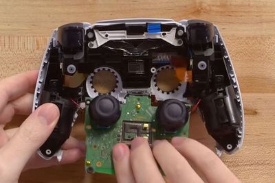iFixit Ungkap Masa Pakai Joystick di DualSense PS5 Hanya Sekitar 417 Jam Saja!