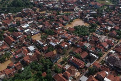 Merinding! Tanggul Sungai Citarum Jebol, 4 Desa di Bekasi Terendam