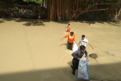 Sejumlah Komunitas Peduli Lingkungan Bersihkan Sungai Babura, 1,049 Ton Sampah Terkumpul