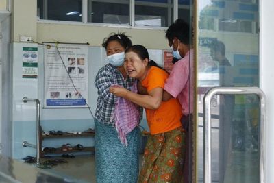 Anak Gadisnya Ditembak Polisi saat Demo Protes Kudeta Myanmar, Ibu Ini Menangis Histeris