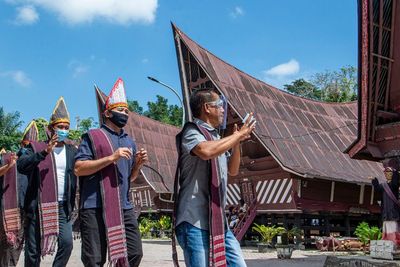 FOTO: Wisata Sigale-Gale Samosir
