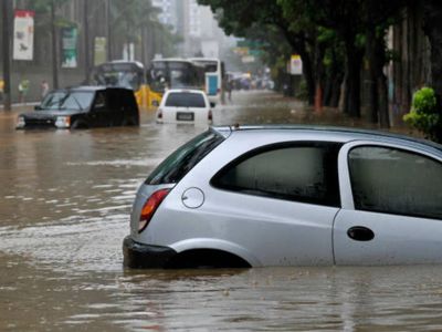 7 Langkah Penting Perawatan Mobil yang Terendam Banjir