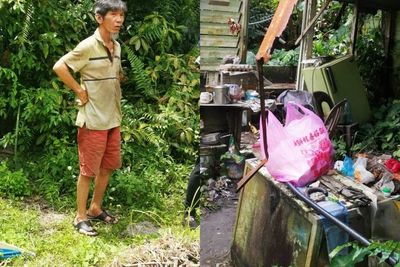 Pria Ini Tinggal di Gubuk yang Kumuh dan Selalu Tidur Bersama Ulat hingga Ular