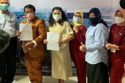 Hotman Paris Tampil Kece saat Suntik Vaksin Covid-19, Netizen: Keren!