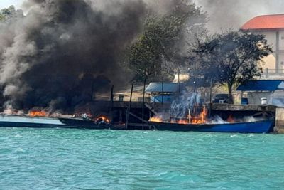 Puntung Rokok Sebabkan 4 Kapal Bersandar di Dermaga Bea Cukai Tanjunguncang Terbakar