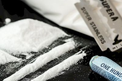 Paket-paket Berisi Sabu Jadi Barang Bukti Penangkapan 2 Oknum Polisi di Jateng
