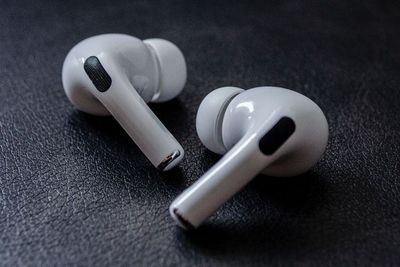 AirPods 3 Disebut Bakal Miliki Bentuk Mirip Seperti AirPods Pro, Lalu Bedanya?