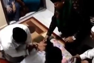 Merinding, Pria Meronta-ronta Kesakitan dan Menangis saat Rasakan Ajal dan Siksa Kubur