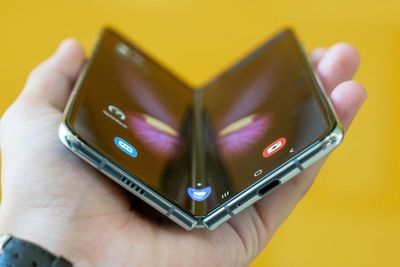 Smartphone Lipat Buatan Google Kemungkinan Pakai Layar Buatan Samsung!