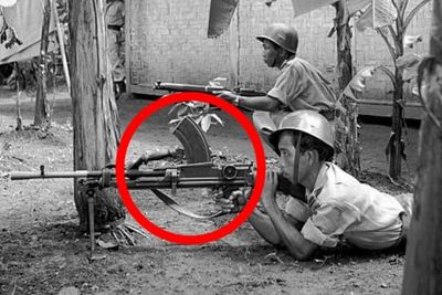 Viral Foto Jadul Tentara Indonesia Lagi Patroli Tahun 1950, Netizen Salfok sama Senjatanya