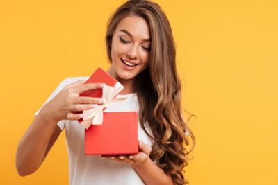 Sering Dibuatnya Kaget, 4 Zodiak Ini Paling Suka Membuat Kejutan