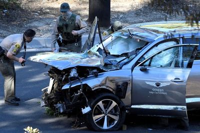 FOTO: Kecelakaan Mobil Pegolf Tiger Woods