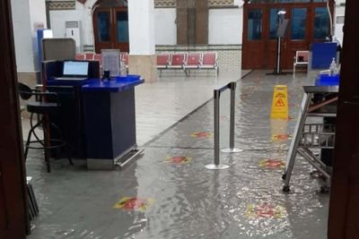 Stasiun Tawang Semarang Dilanda Banjir, Perjalanan Kereta Api Dialihkan