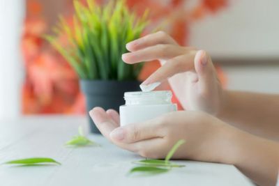 3 Rekomendasi Moisturizer Untuk Kulit Berjerawat