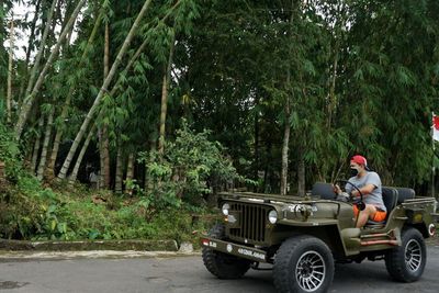 FOTO: Produksi Mobil Jeep Custom di Yogyakarta