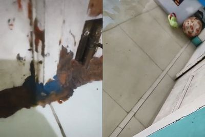 Pria Ini Ajarkan Tips & Trik Cegah Banjir Tidak Masuk ke Rumah, Pakai Lilin Abang-abang