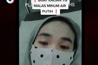 Viral Gegara Malas Minum Air Putih, Cewek Ini Dilarikan ke Rumah Sakit, Tak Bisa Menelan