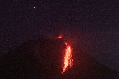 FOTO: Guguran Lava Pijar Gunung Sinabung